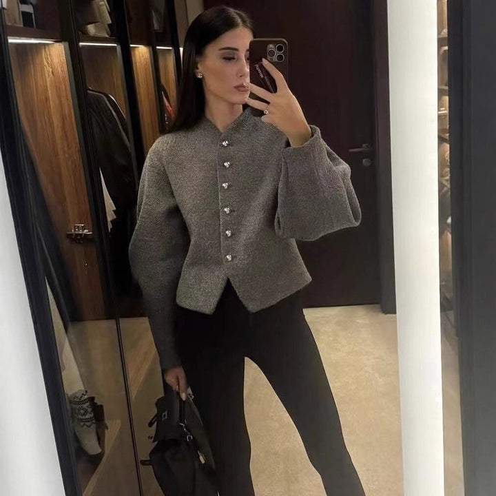 Elegant short jacket for women with button closure and modern fabric Lune London