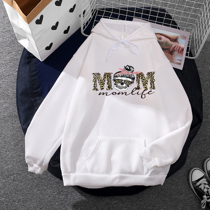 Women's hoodie with creative skull design Chic & Stil