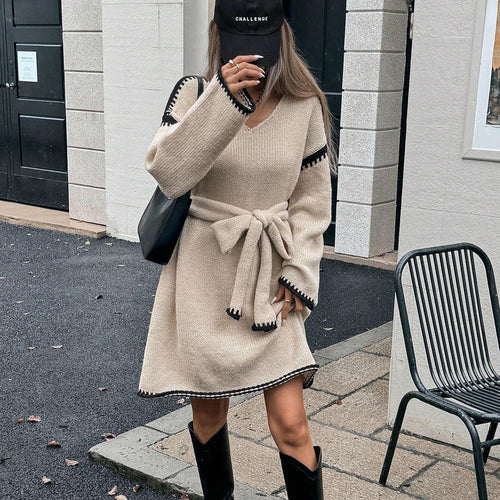 Robe tricotée pour femme avec ceinture et col en V Chic & Stil