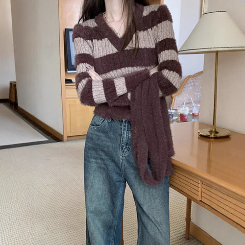 Woman soft V sweater with striped design and matching scarf Amarae