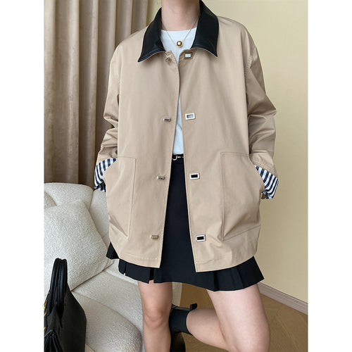 Women's transitional jacket with contrasting collar and practical pockets Chic & Stil