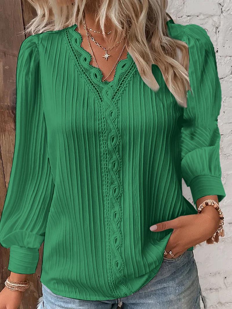Shirt for women with a refined pleated design and elegant lace accents Lune London