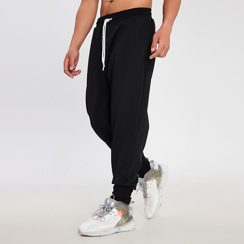 Casual men's jogging pants with elastic waistband and comfortable pockets Lune London