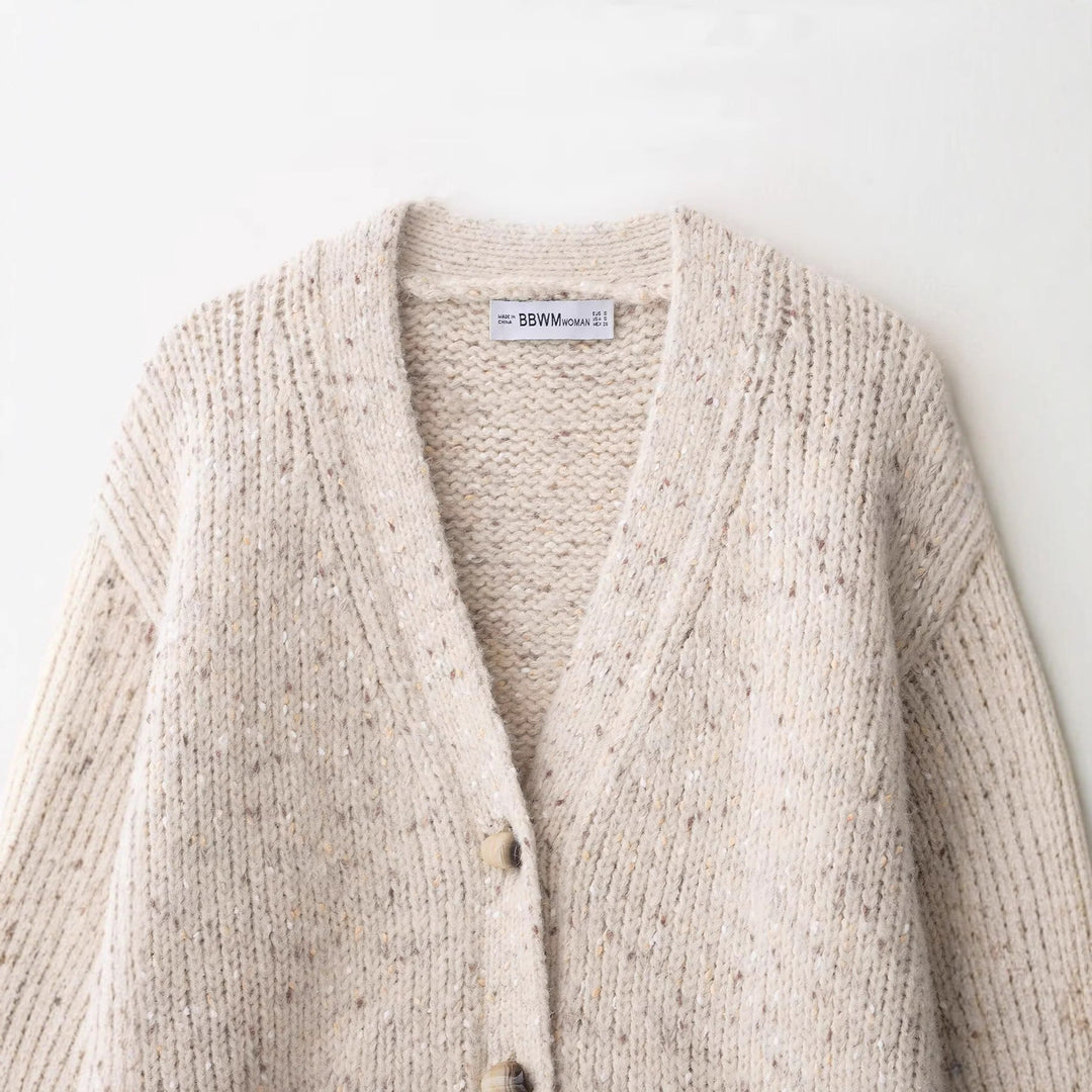 Ladies knitted vest with thick pattern and practical pockets Lune London