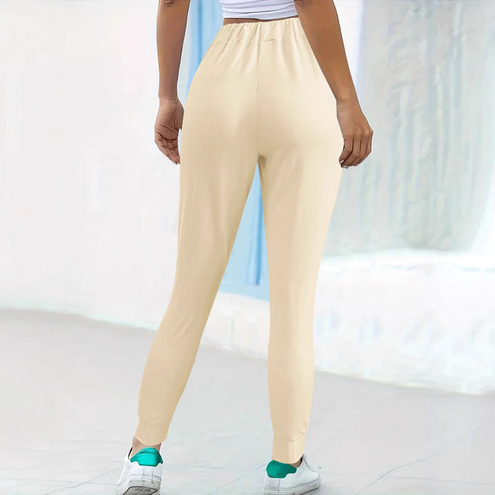 Comfortable jogging pants for women with elastic waistband and practical pockets Lune London