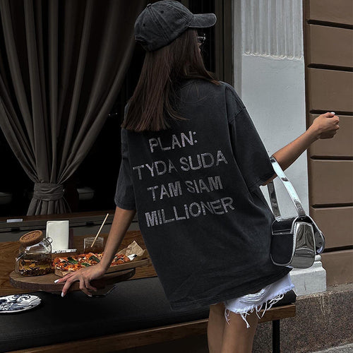 Oversized women's t-shirt with catchy Amarae print