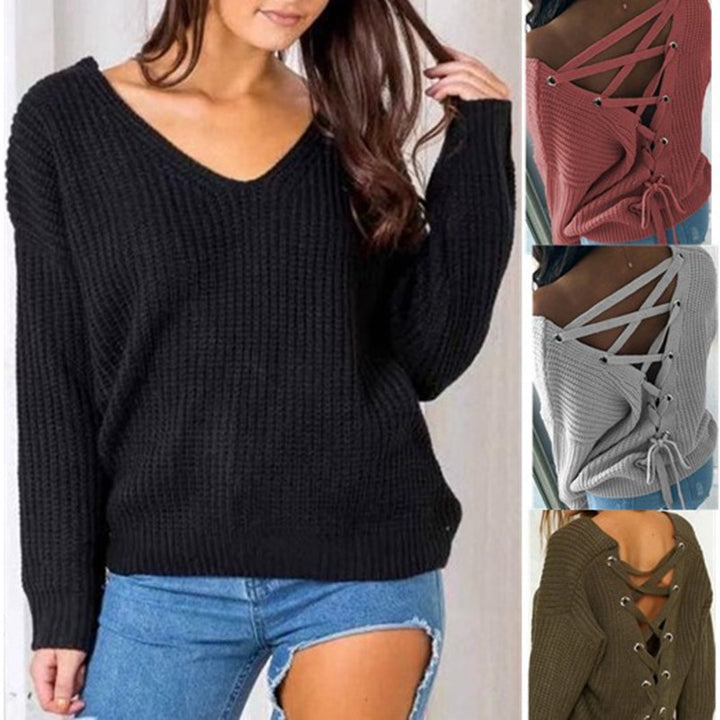 Knit sweater for women with open back and trendy detail Lune London