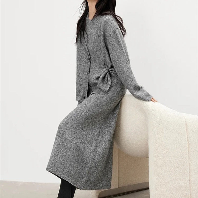 Cardigan pour femme avec décolleté en V profond et matériau doux Chic & Stil