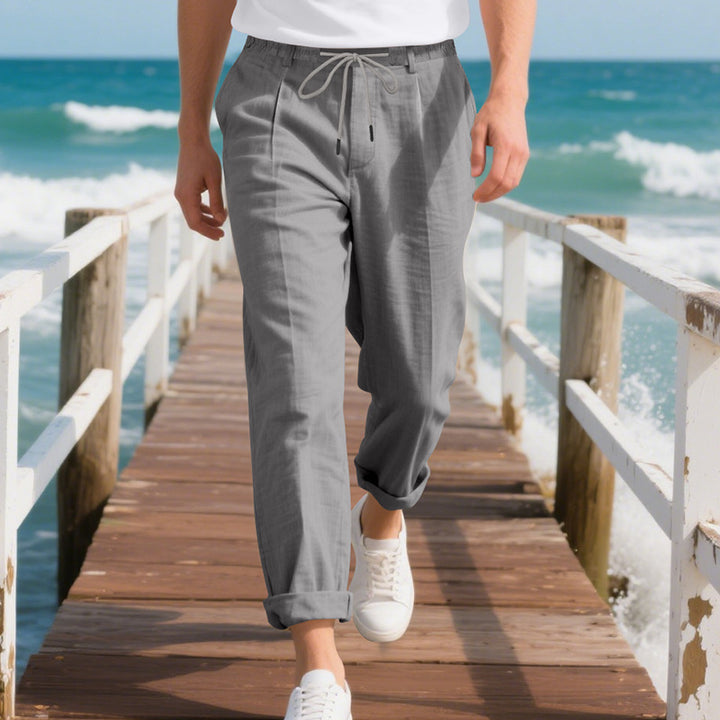 Casual chino pants for men with elastic waistband and practical side pockets Lune London