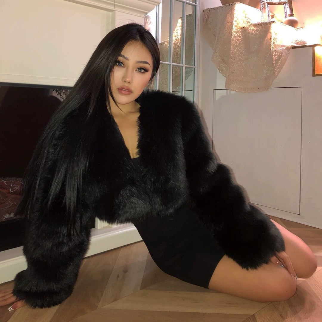 Ladies short artistic coat in faux fur with voluminous sleeves Lune London