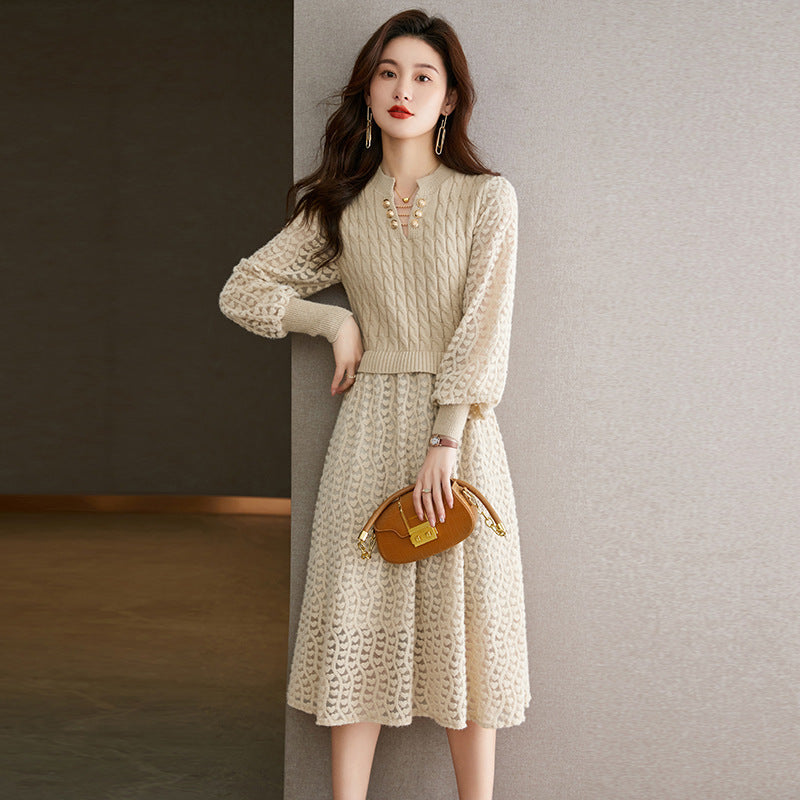 Robe tricotée pour femmes avec un haut texturé et une jupe A-line de longueur moyenne.