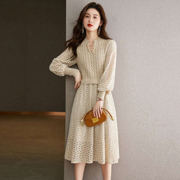 Robe tricotée pour femmes avec un haut texturé et une jupe A-line de longueur moyenne.