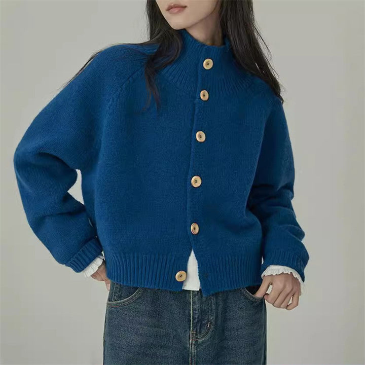 Cardigan pour femmes avec col haut et grands boutons en bois Chic & Stil