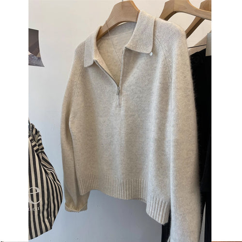 Comfortable sweater for women with high collar and short zipper Amarae
