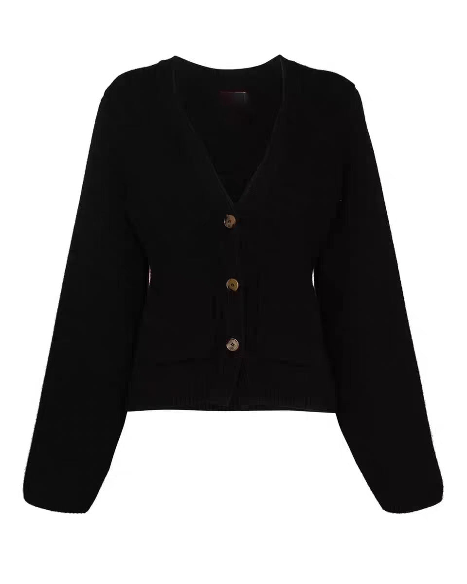 Cardigan pour femmes avec décolleté en V profond et poches Chic & Stil