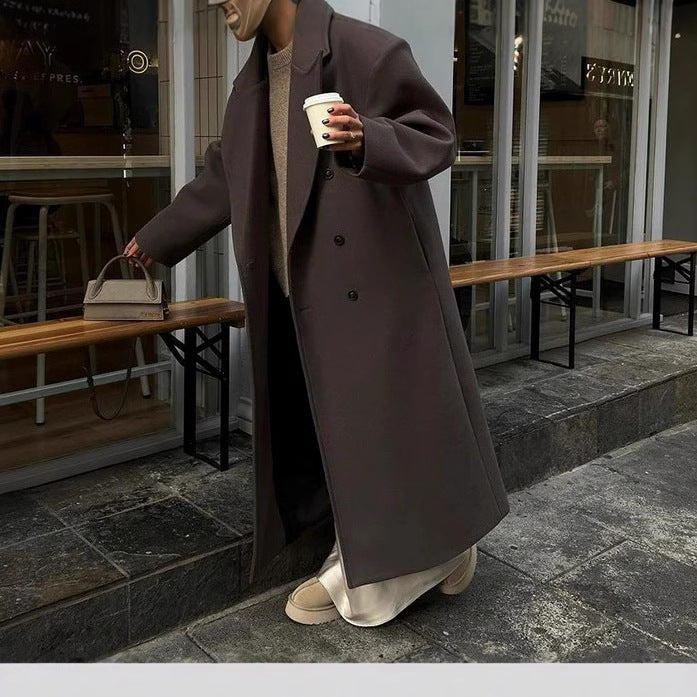Elegant transitional coat for ladies with double row of buttons Lune London