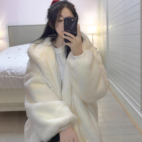 Manteau en peluche pour femmes avec coupe généreuse et col montant Chic & Stil