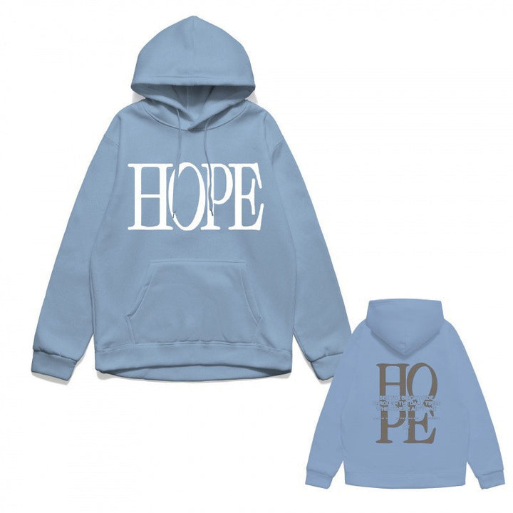 Women's hoodie with eye-catching lettering and conveniently designed kangaroo pocket Chic & Stil