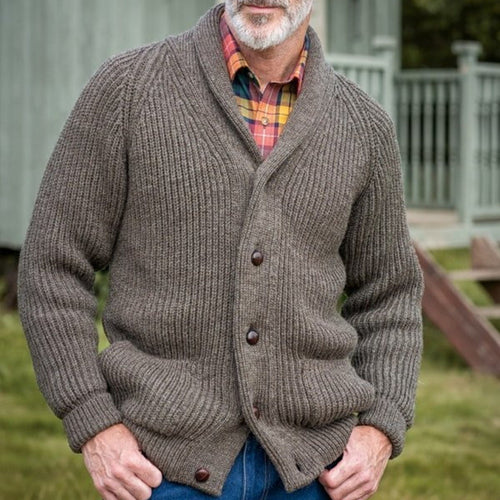 Thick knitted men's cardigan with practical pockets and modern V-neck Amarae