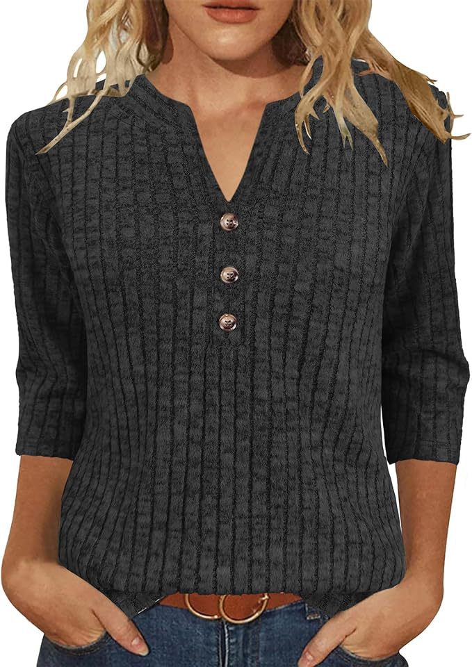 Pull en tricot féminin avec fermeture à boutons décoratifs et motif côtelé moderne Chic & Stil