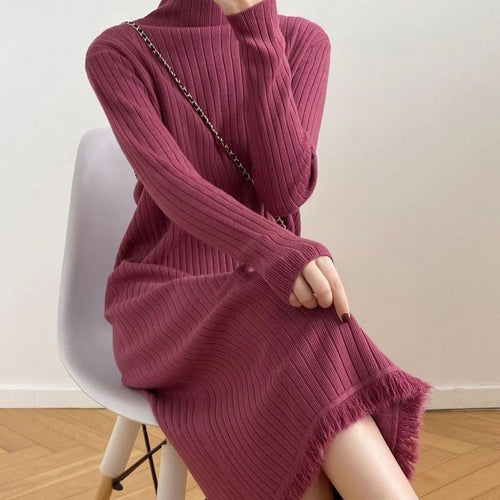Robe tricotée à manches longues pour femmes avec un design en côtes texturé et un ourlet duveteux