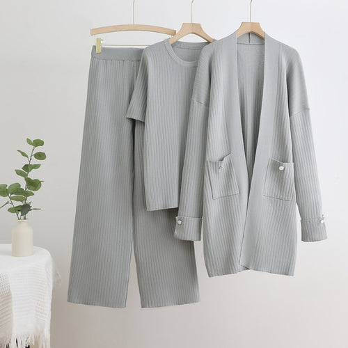 Knitted loungewear set for women with long sleeves and practical pockets Amarae