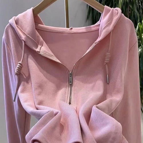 Women's casual hoodie with half zipper and modern cut Chic & Stil
