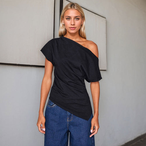 Haut asymétrique pour femmes avec design découvert-épaule et détails de drapé tendance Chic & Stil