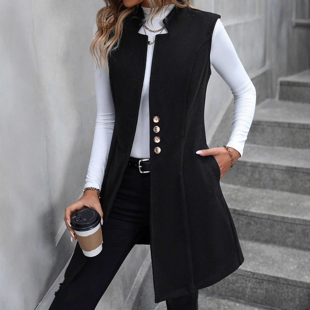 Women’s vest with an elegant cut and decorative buttons Lune London