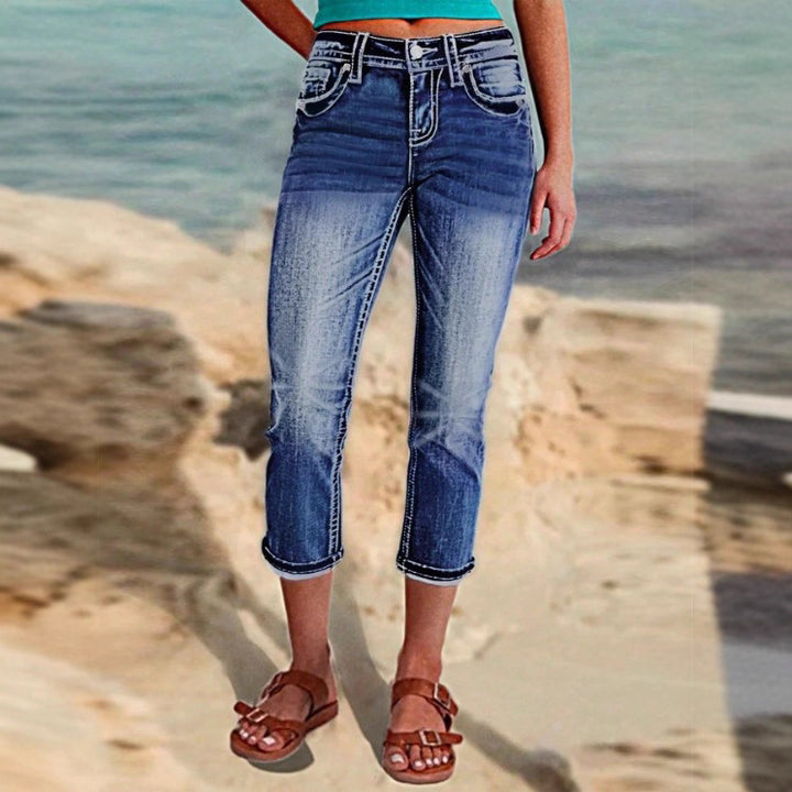 Women's cropped jeans with turn-up, mid-rise waist and used wash Amarae