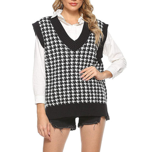 Trendy oversized knitted sweater for women with V-neck and fine pattern Amarae