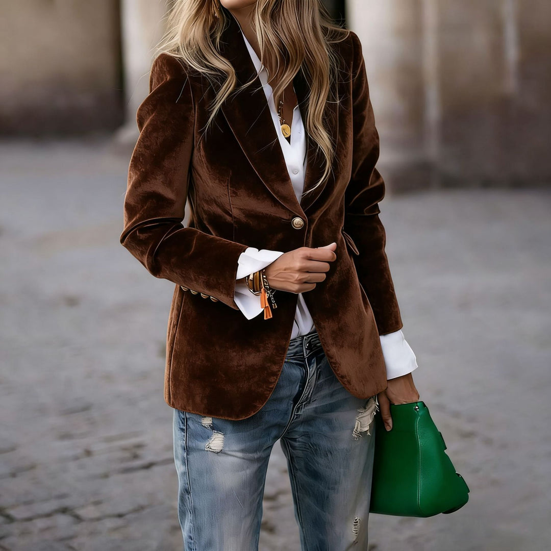 Ladies Elegant tailored velvet blazer with notch lapels and single-button Amarae