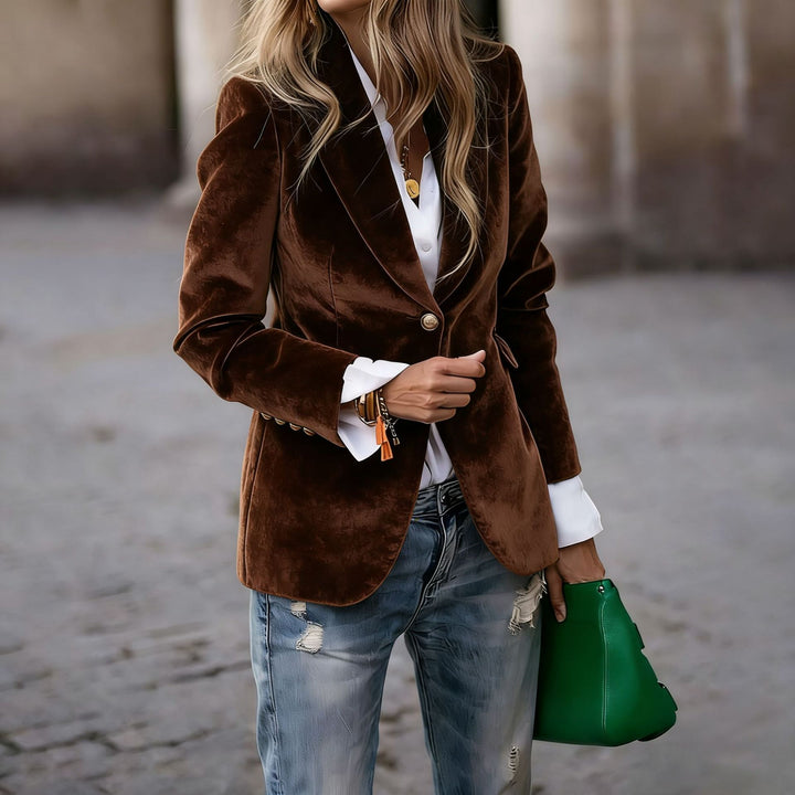 Ladies Elegant tailored velvet blazer with notch lapels and single-button Amarae