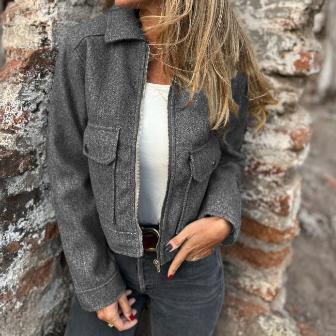 Veste féminine décontractée courte avec poches poitrine pratiques et fermeture éclair Chic & Stil