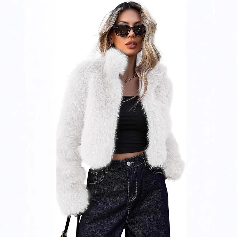 Short faux fur jacket for women with soft fur and an elegant silhouette Lune London
