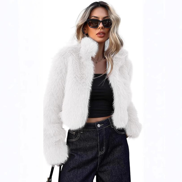 Short faux fur jacket for women with soft fur and an elegant silhouette Lune London