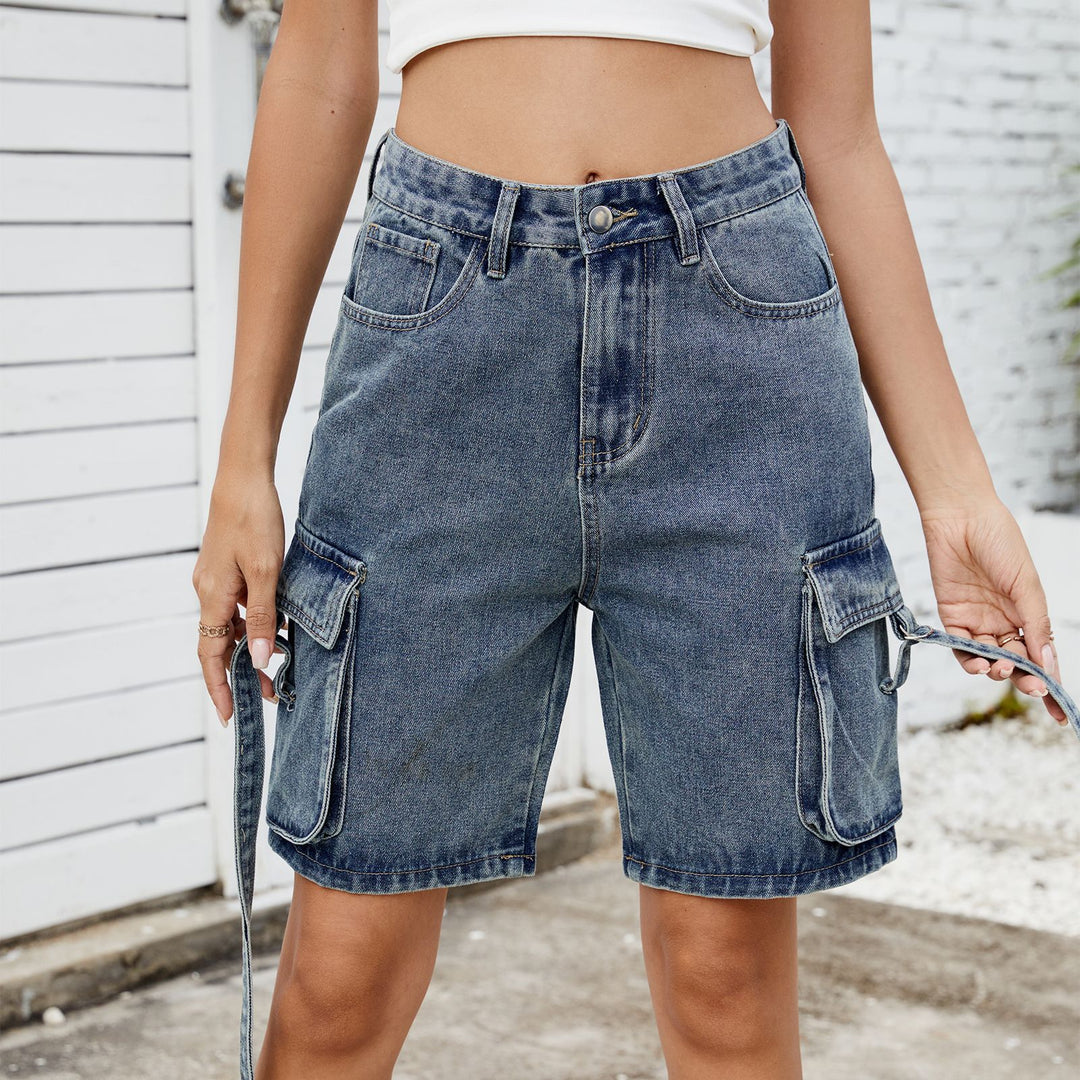 High-waisted casual women's cargo shorts with practical side pockets Lune London