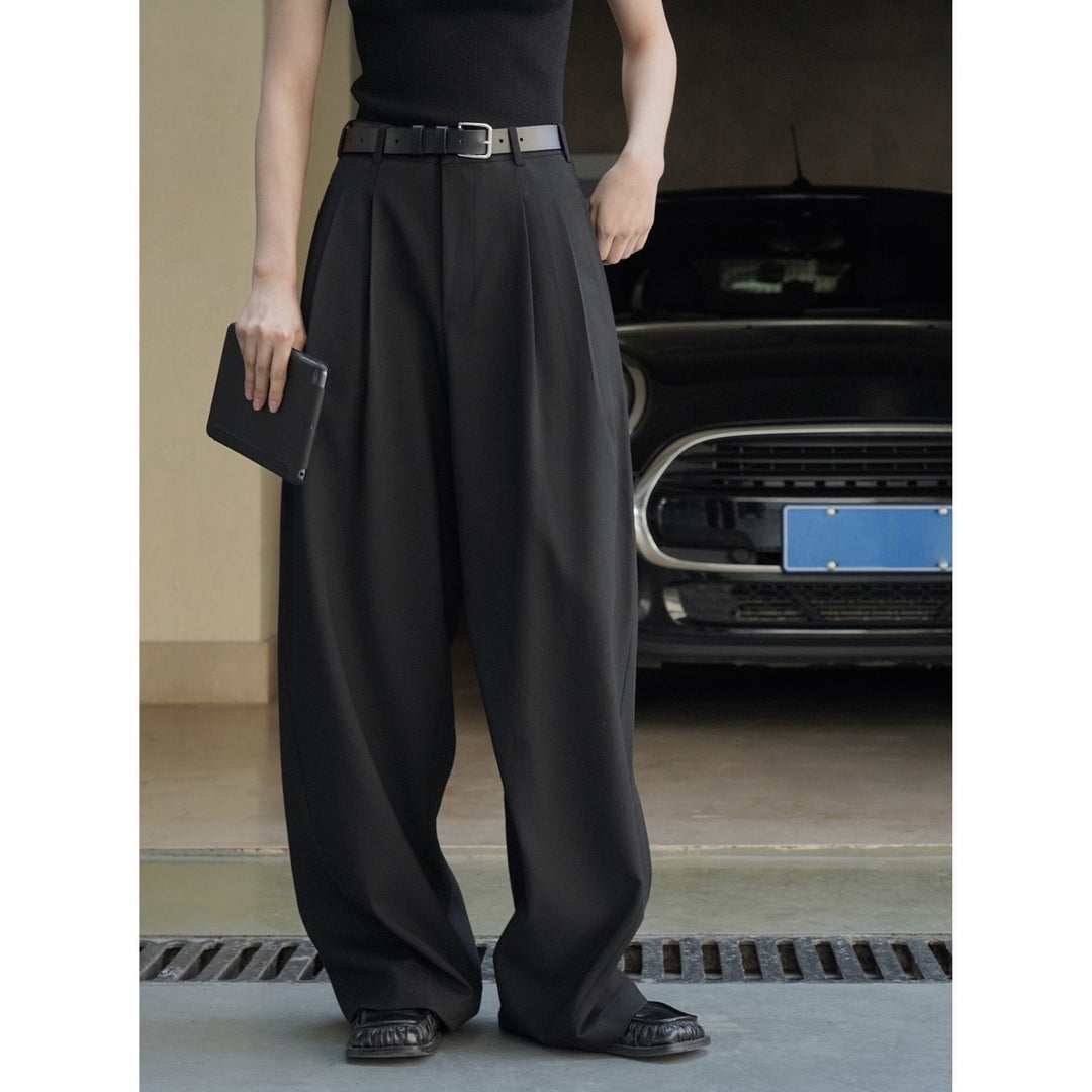 Women's High-Waisted Pleated Cuff Pants in Oversized Cut Amarae