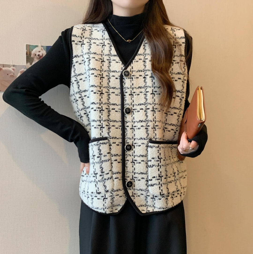 Fashionable women's vest with contrasting pockets Lune London