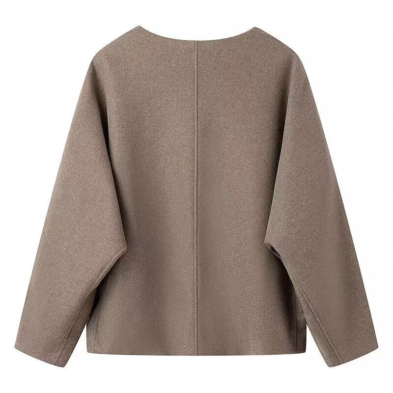 Elegant and fashionable women's jacket with structured fabric and long sleeves Lune London