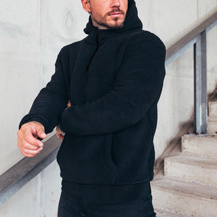 Men's cozy fleece sweatshirt with modern fit and practical pockets Lune London