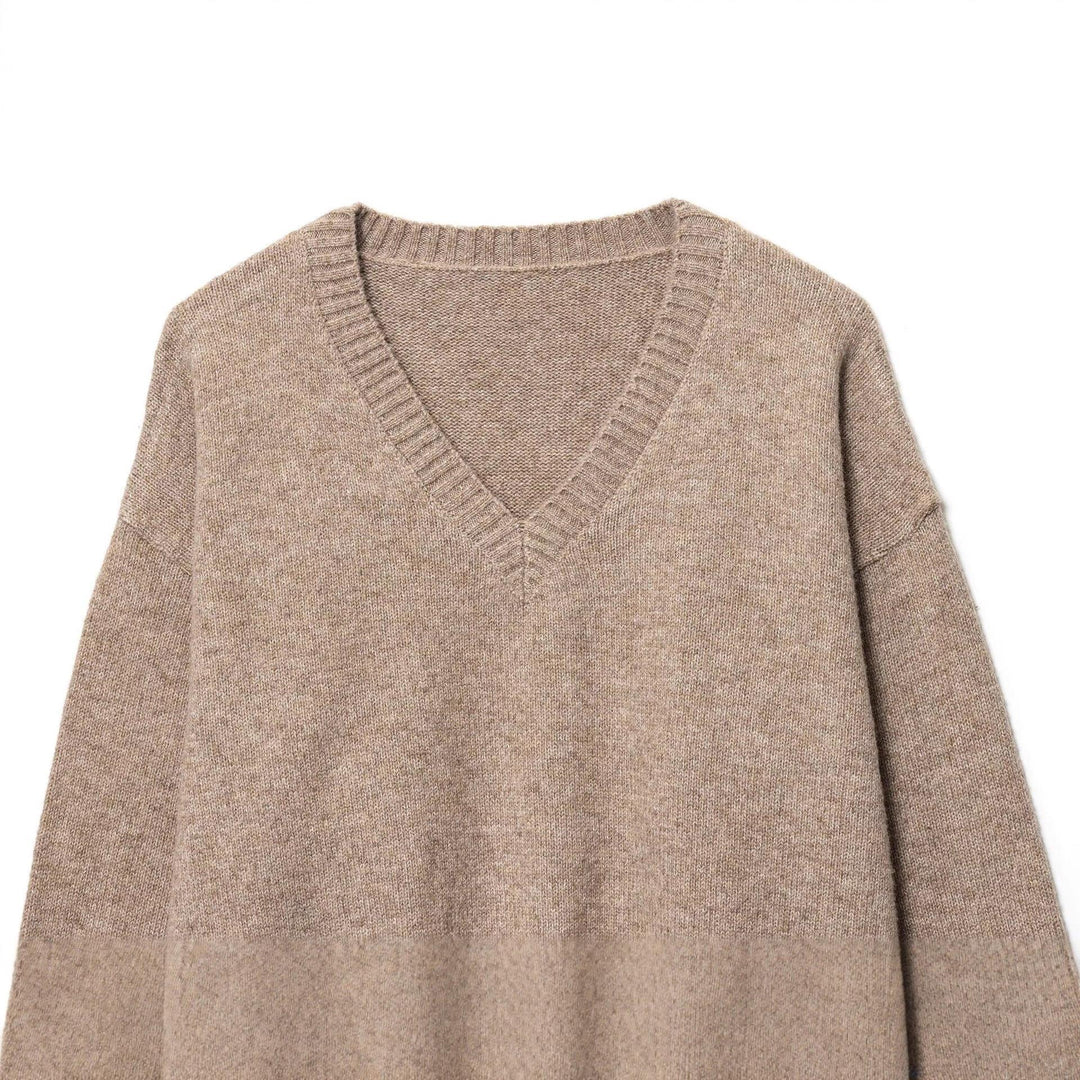 Knit sweater for women with V-neck and loose fit Lune London