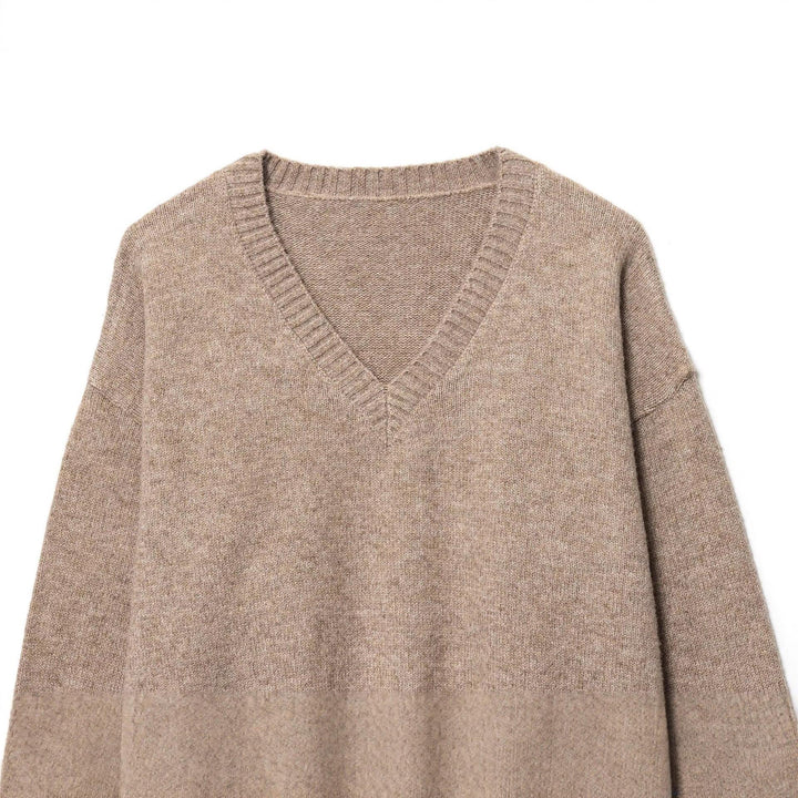 Knit sweater for women with V-neck and loose fit Lune London