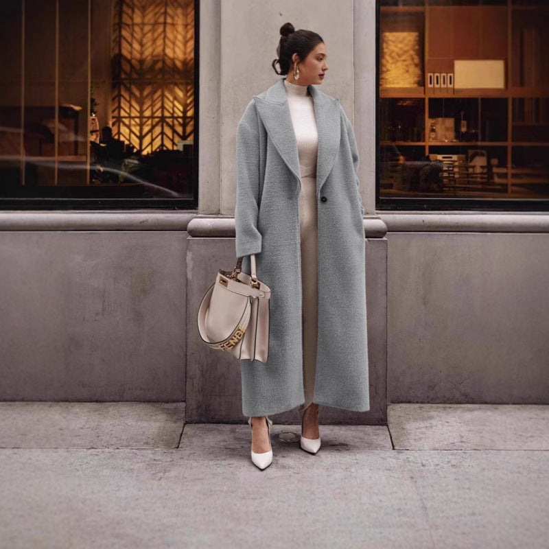 Luxurious wool coat for women with a textured design and a classic collar Amarae