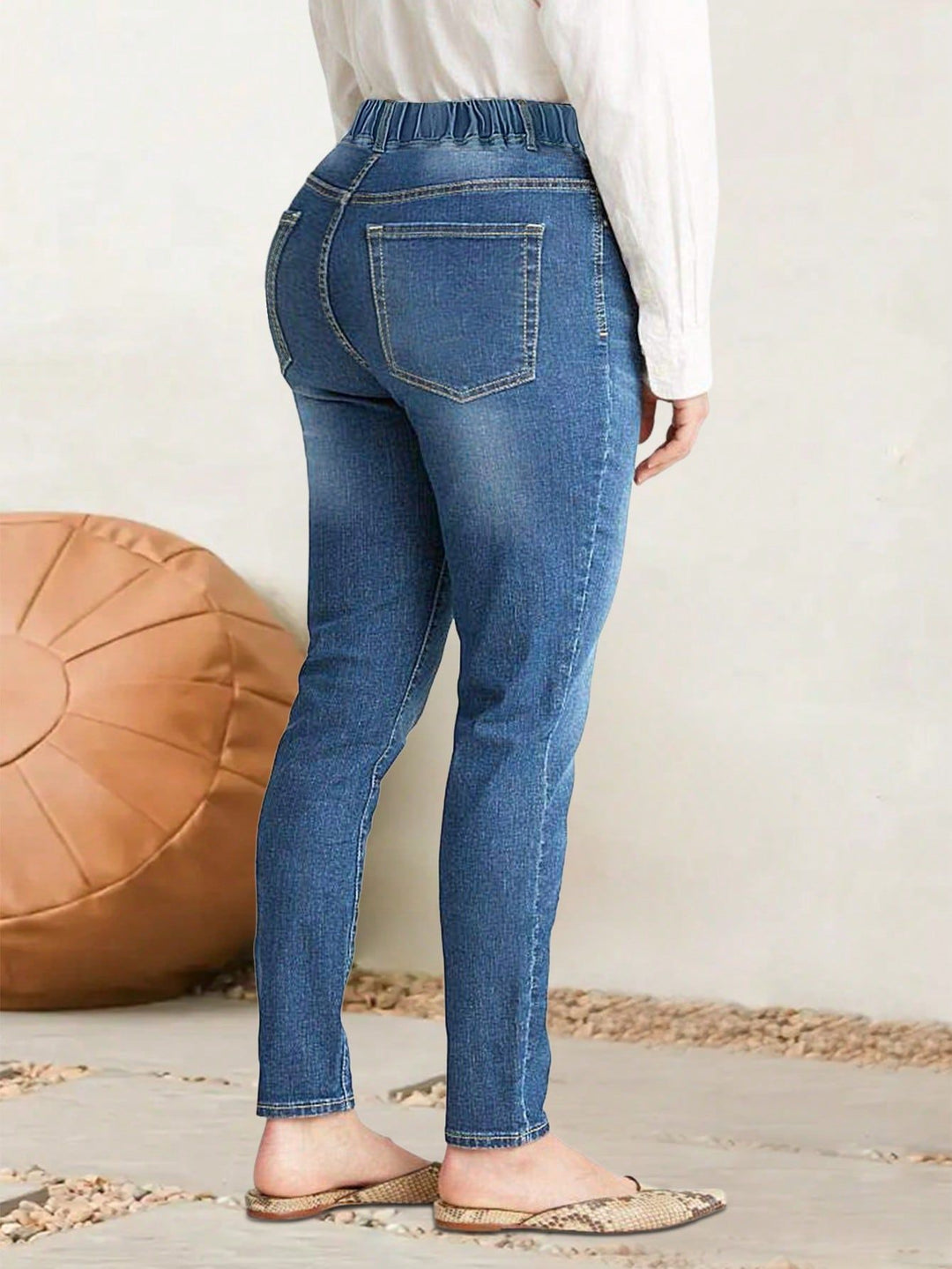Women high-cut stretch jeggings with elastic comfort waistband and back pockets Amarae