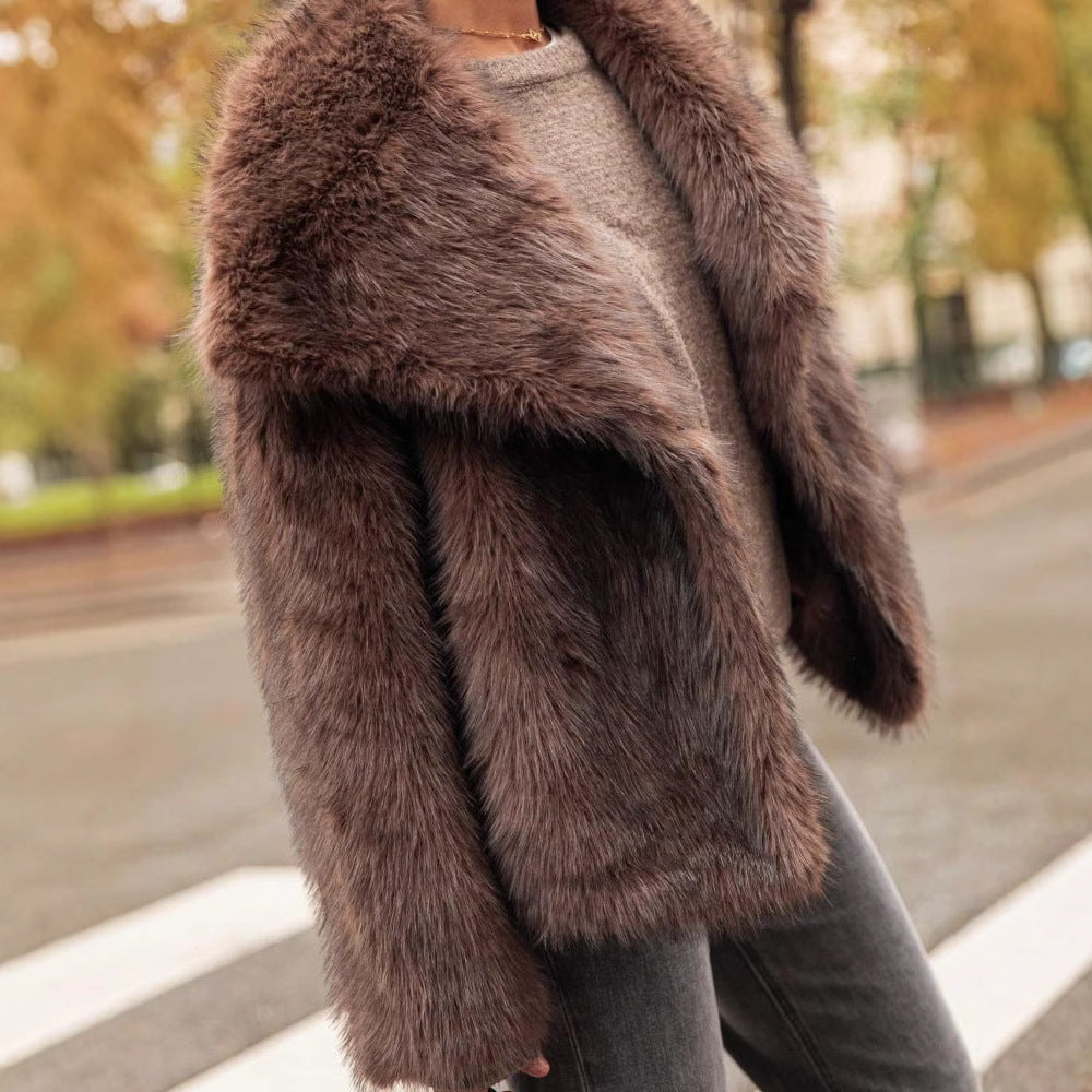 Luxury faux fur jacket for women with voluminous sleeves and a wide lapel Lune London