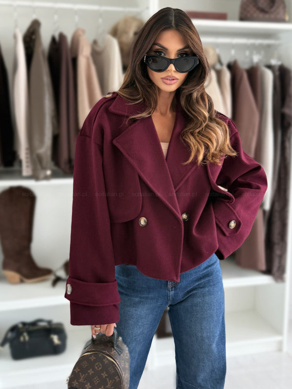 Trendy cropped blazer jacket for women with double-breasted buttons and wide lapels Lune London