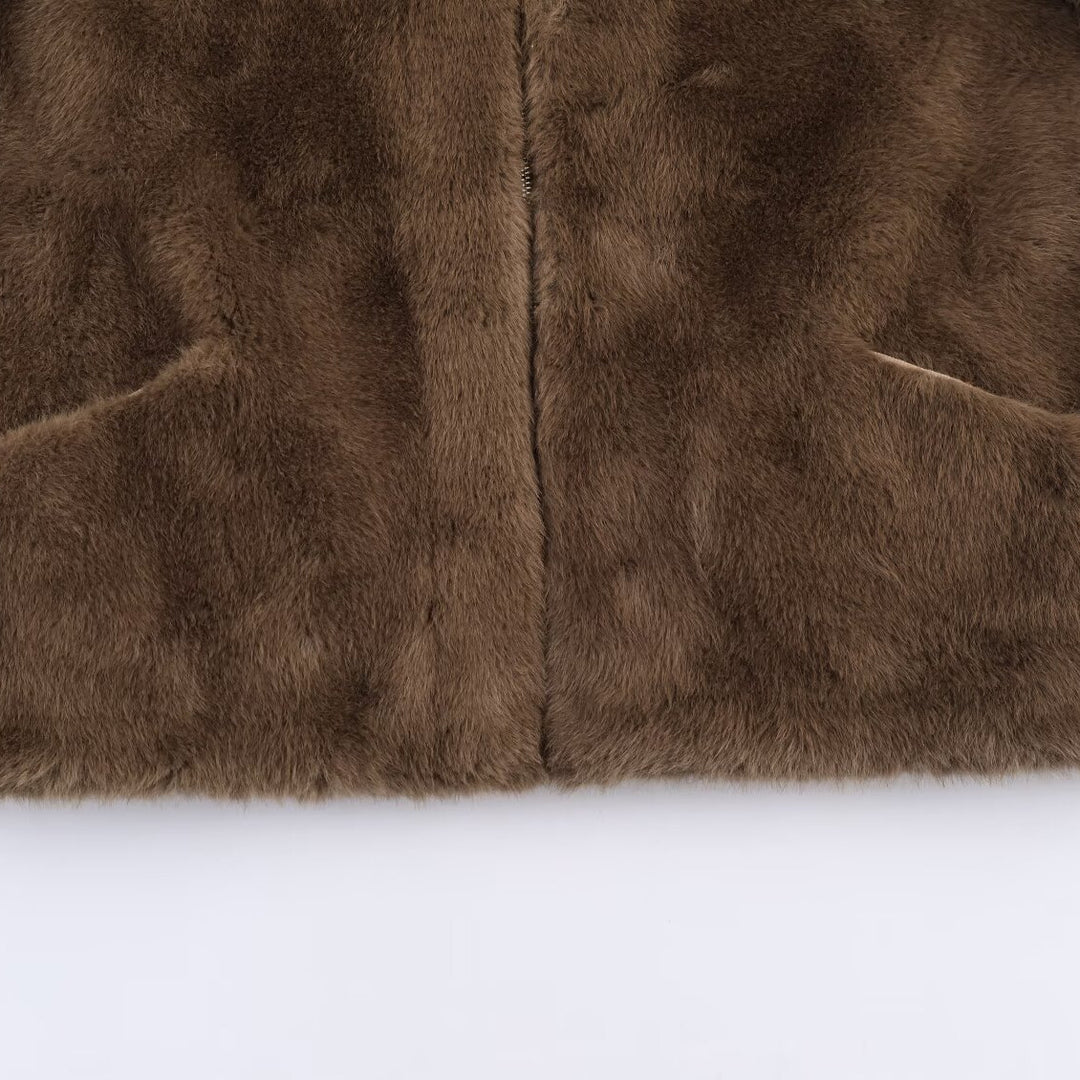 Ladies Cozy and luxurious faux fur jacket with hood and practical pockets Lune London