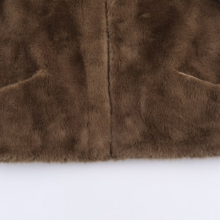 Ladies Cozy and luxurious faux fur jacket with hood and practical pockets Lune London