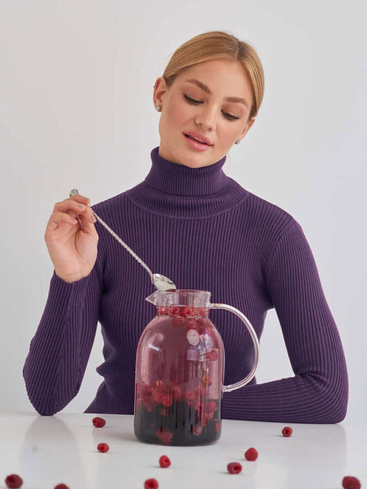 Turtleneck pullover for ladies with a ribbed design and a relaxed fit Lune London